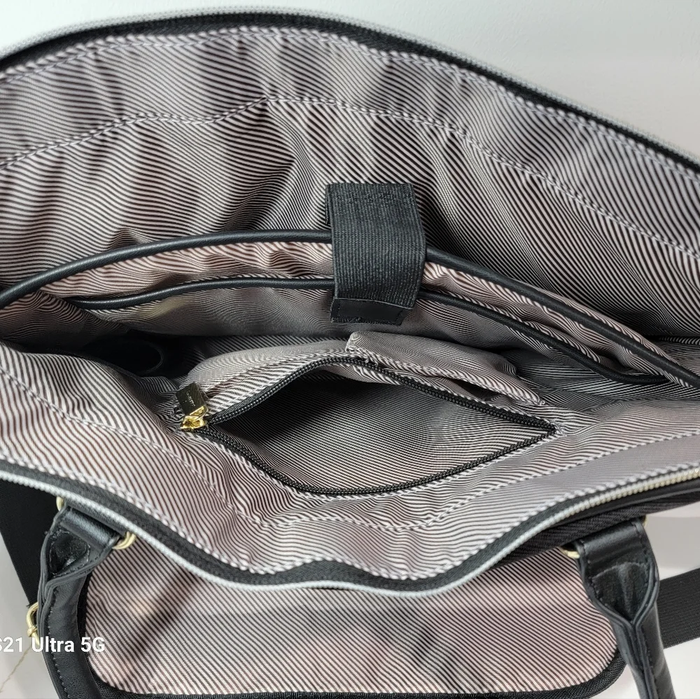 Kenneth Cole Reaction Chelsea Messenger Bag - Picture 7 of 9